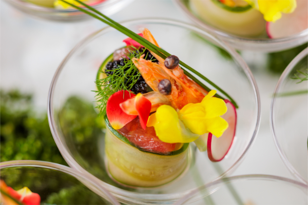 海の幸を一献に～海老、キャビア、鮪、帆立の醤油漬けグラス仕立て